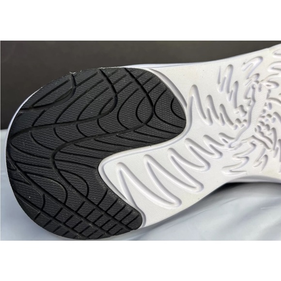 Puma Womens Softride Finesse Sport 376038-01 Black/White Sz 7 Sneakers LKNW! - Picture 10 of 12